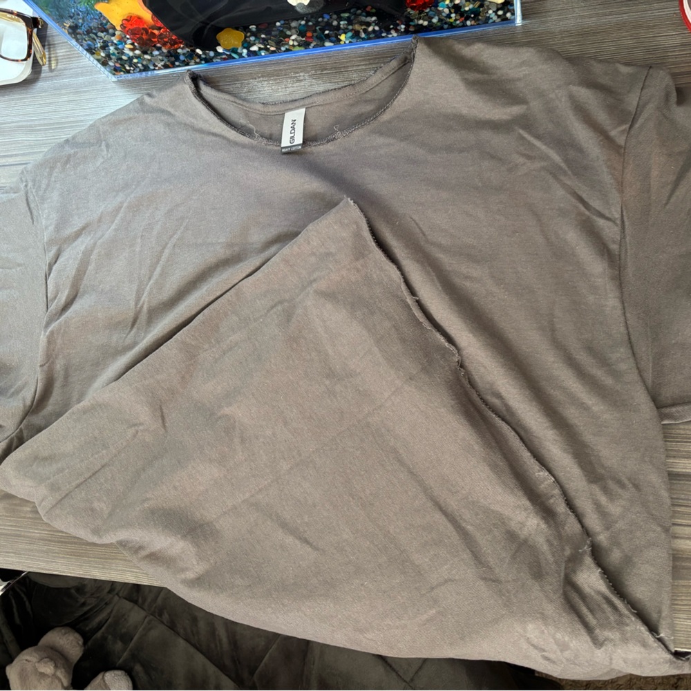5/25$ or 10/40$ 

Trendy Cut-Edge Gildan Tee